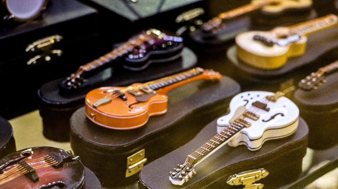 Miniature Guitars Celebrating Iconic Artists and Craftsmanship